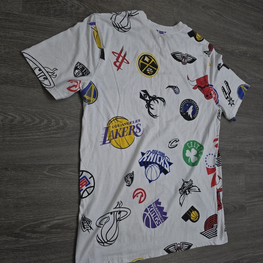 NBA League Team Logos All Over Print Jersey T Shirt Basketball White Mens Medium - Picture 14 of 16